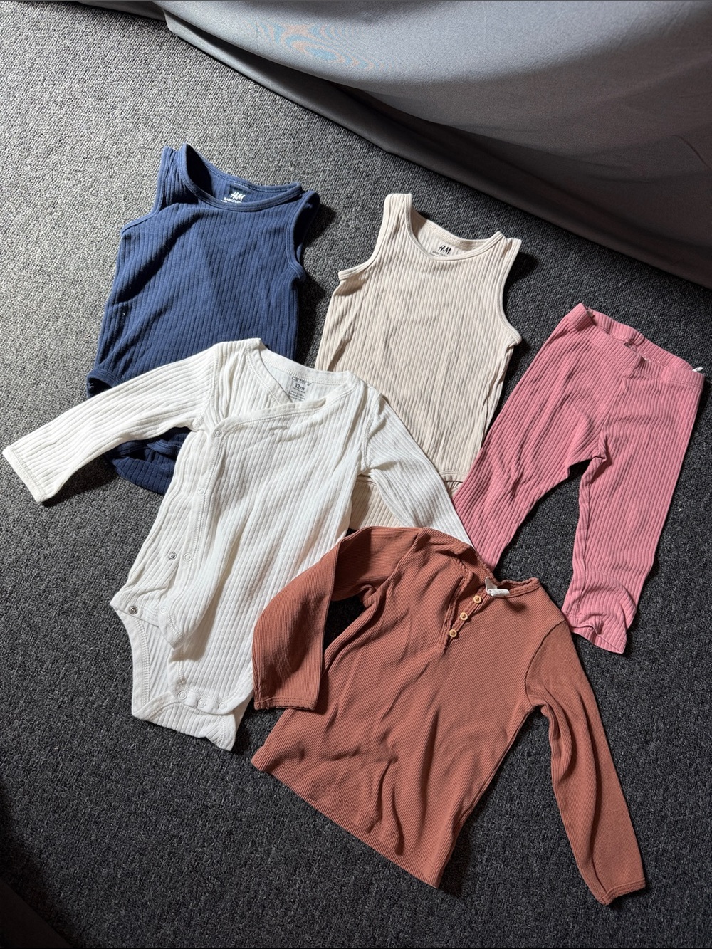 H&M Organic Cotton Baby Onzies - 9-18 months